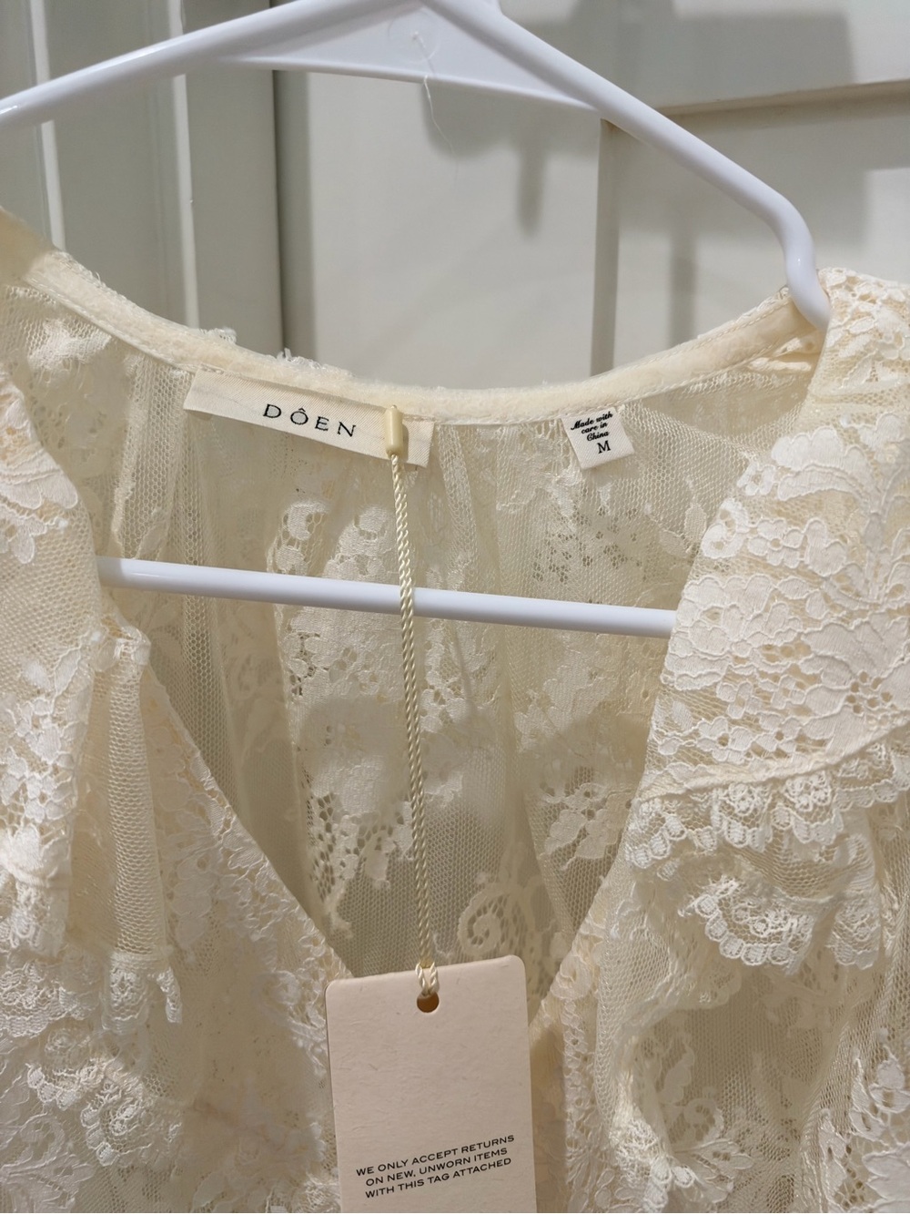 Doen Ivory Lace Ruffle Blouse - Picture 2 of 3